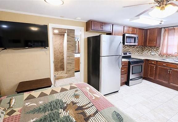 3rd image of 809 Epsilon St