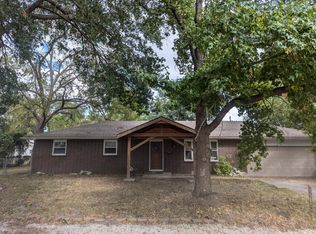 208 N Barker Ave, Bolivar, MO 65613