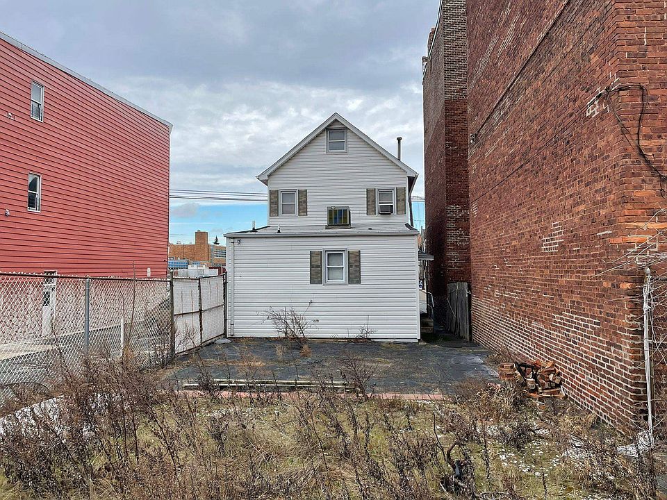 2nd image of 529 Harrison Ave #904