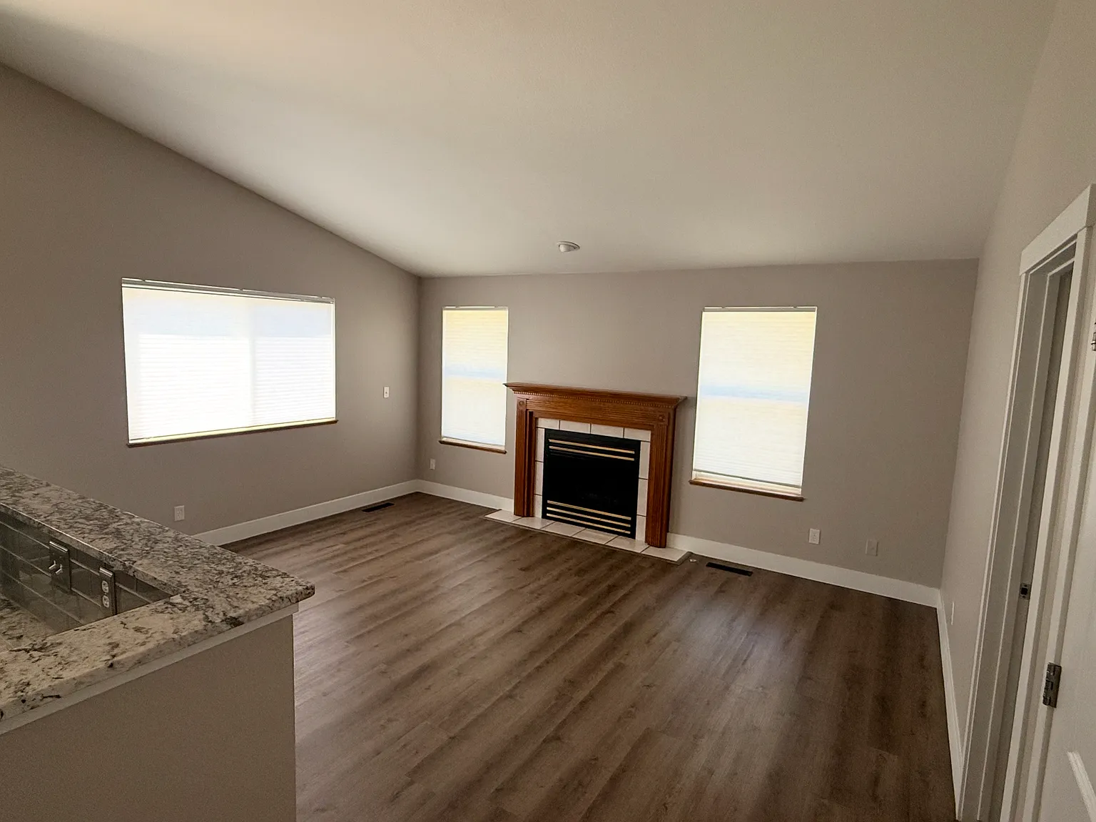 4 bed, 2146 sqft, $2,600 — Photo 4