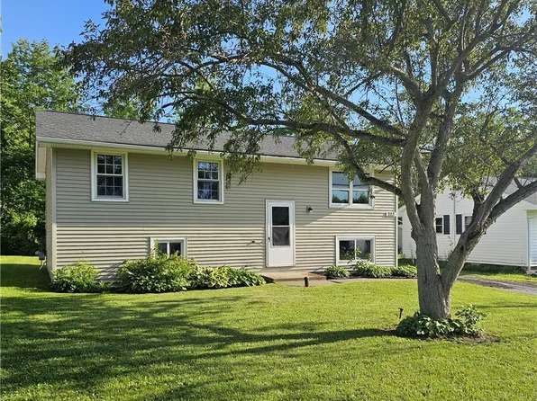 703 Beach Rd, Angola, NY 14006