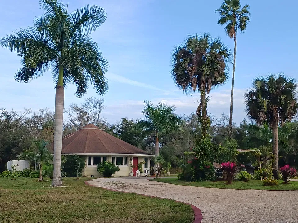 3828 Seminole Ave