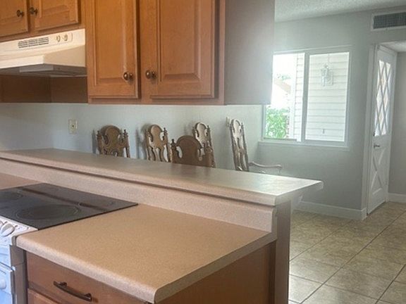 5th image of 6321 Cromwell Ave