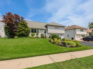 286 E Lexington Avenue, Oceanside, NY 11572