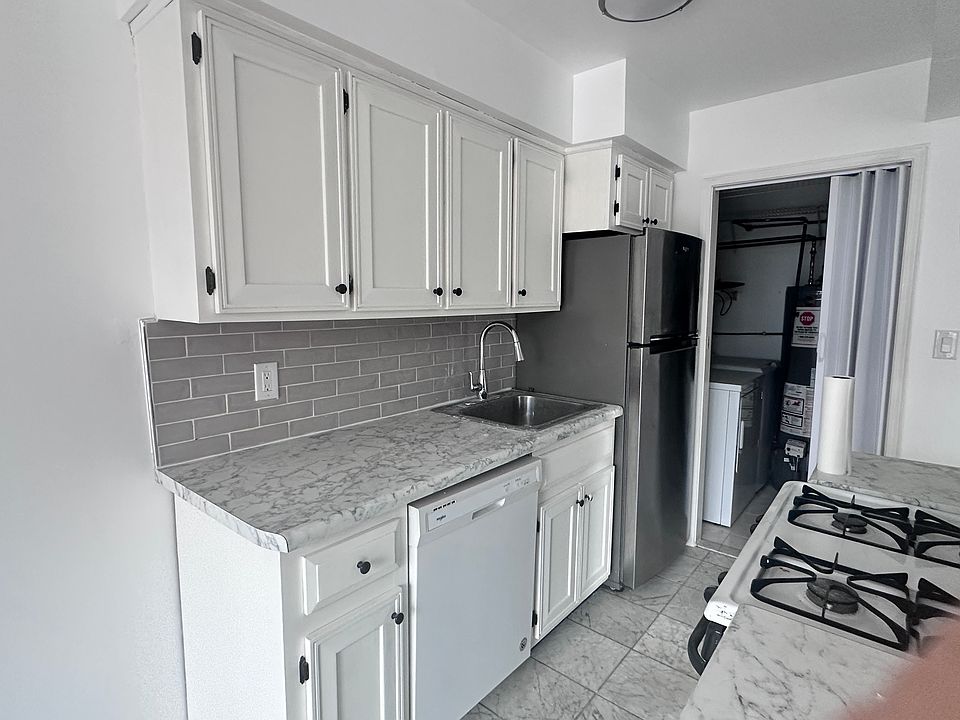 1st image of 39 Edward Ct Floor 2