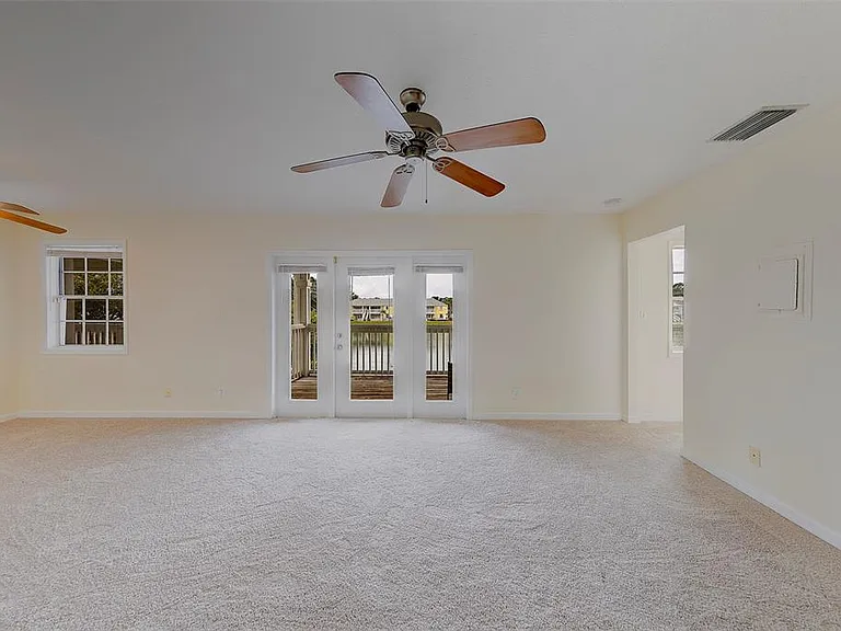 222 Pompano Dr SE #H — Photo 5