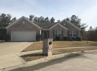 7 Fairfield Ln, Charleston, IL 61920