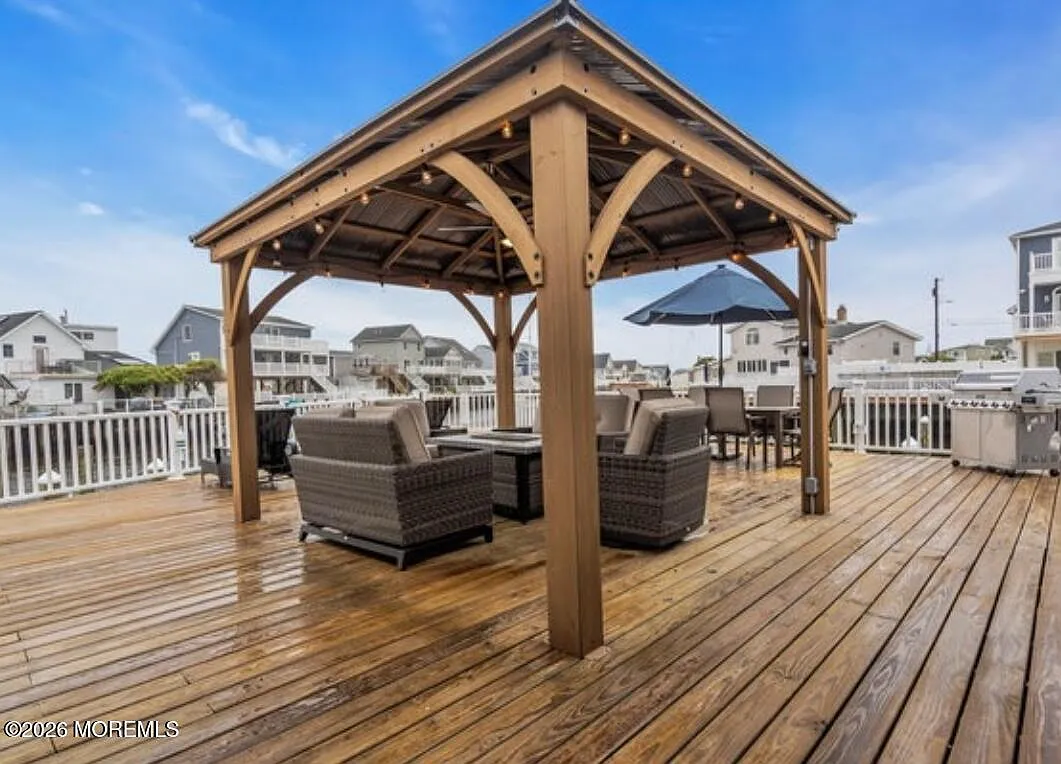 3 bed, 1200 sqft, $2,500 — Photo 4