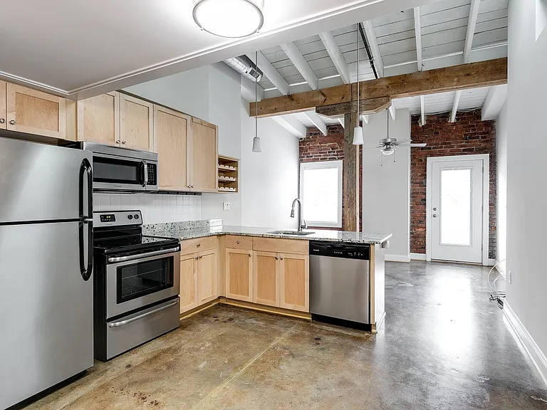 1710 E Franklin St — Photo 57