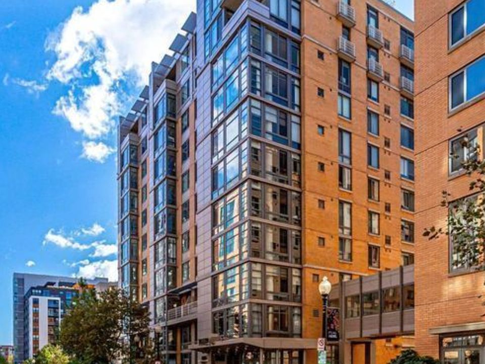 1st image of 440 L St NW Unit 305