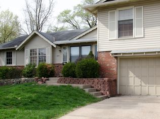 8717 W 78th Cir, Overland Park, KS 66204