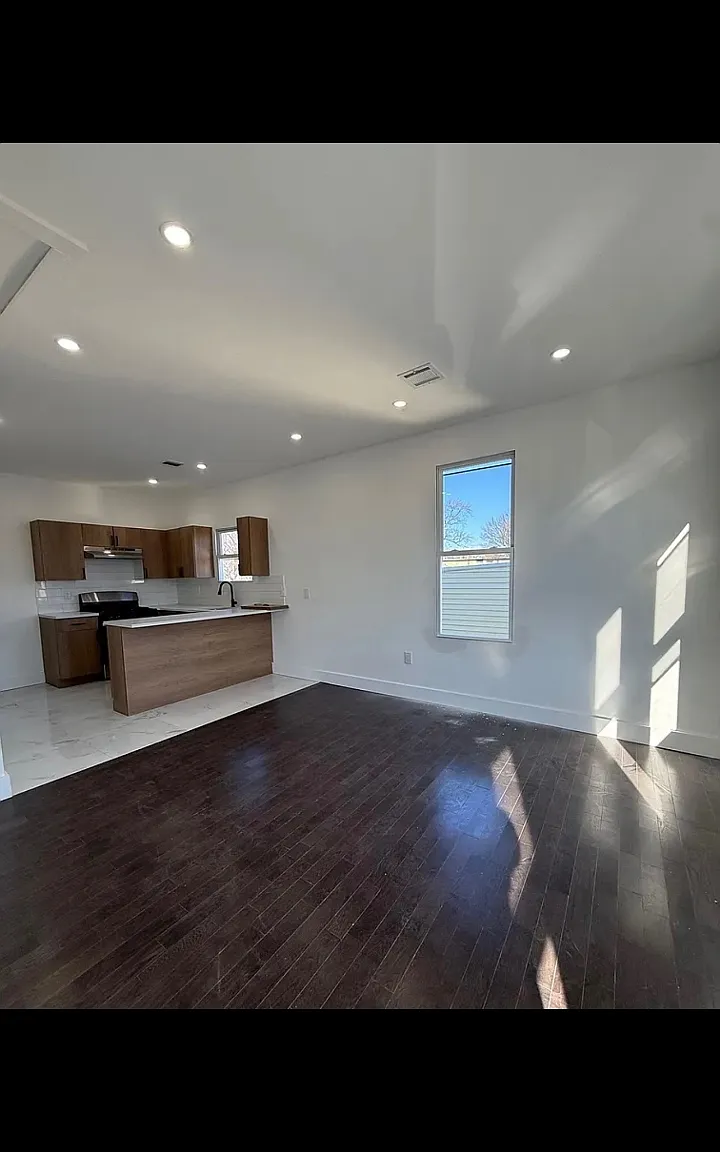 3 bed, 1.5 bath, $2,200 — Photo 4