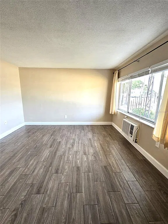 1 bed, 1.0 bath, 585 sqft, $1,200 — Photo 4