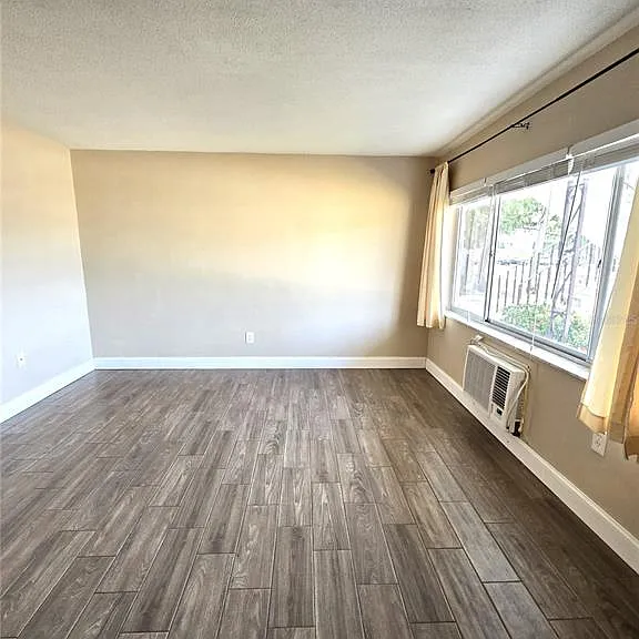 2366 Shelley St #6 — Photo 5