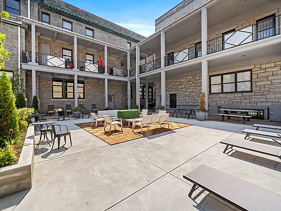 5th image of 2922-28 Dickinson St #Penthouse 3