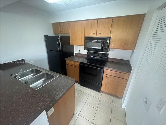 4th image of 1283 SW 46th Ave APT 2607