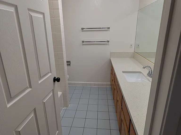 1708 E Glenoaks Blvd — Photo 5
