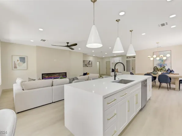 2137 Chapman Ranch Dr, Henderson, NV 89012