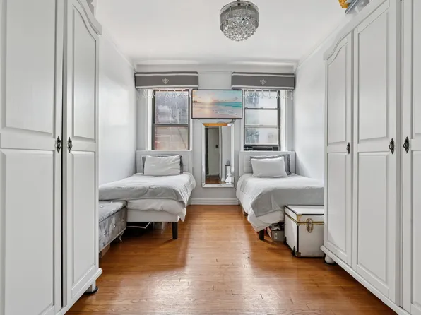 2835 Bedford Avenue image 10 of 15