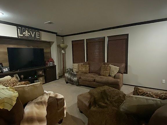 2nd image of 1233 N Bridlewood Dr