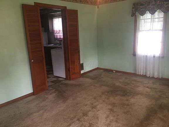 4th image of 221 W Hubert Ave