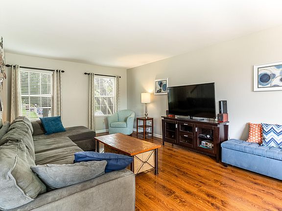 4th image of 6333 Deermeade Dr
