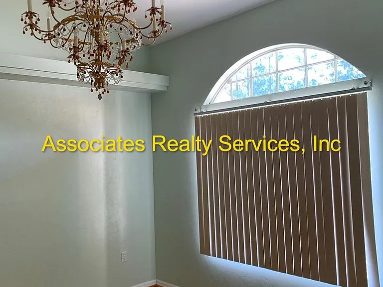 10335 NW 13th Ln — Photo 5