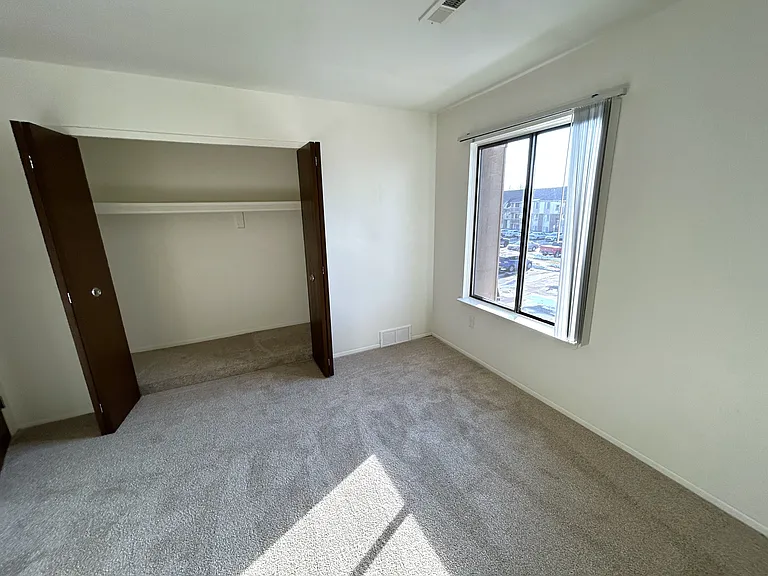 Windsor Place Apartments — Photo 58