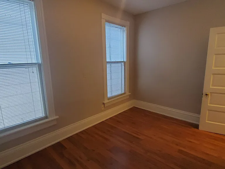 2054 N Cambridge Ave — Photo 35
