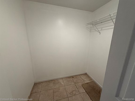 4th image of 309 Country Club Dr #25