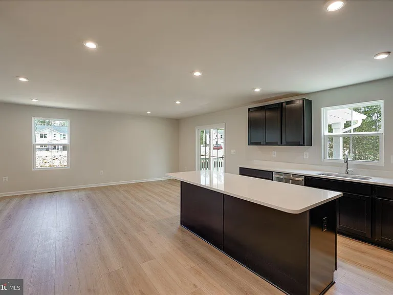 18045 South Village Dr — Photo 12