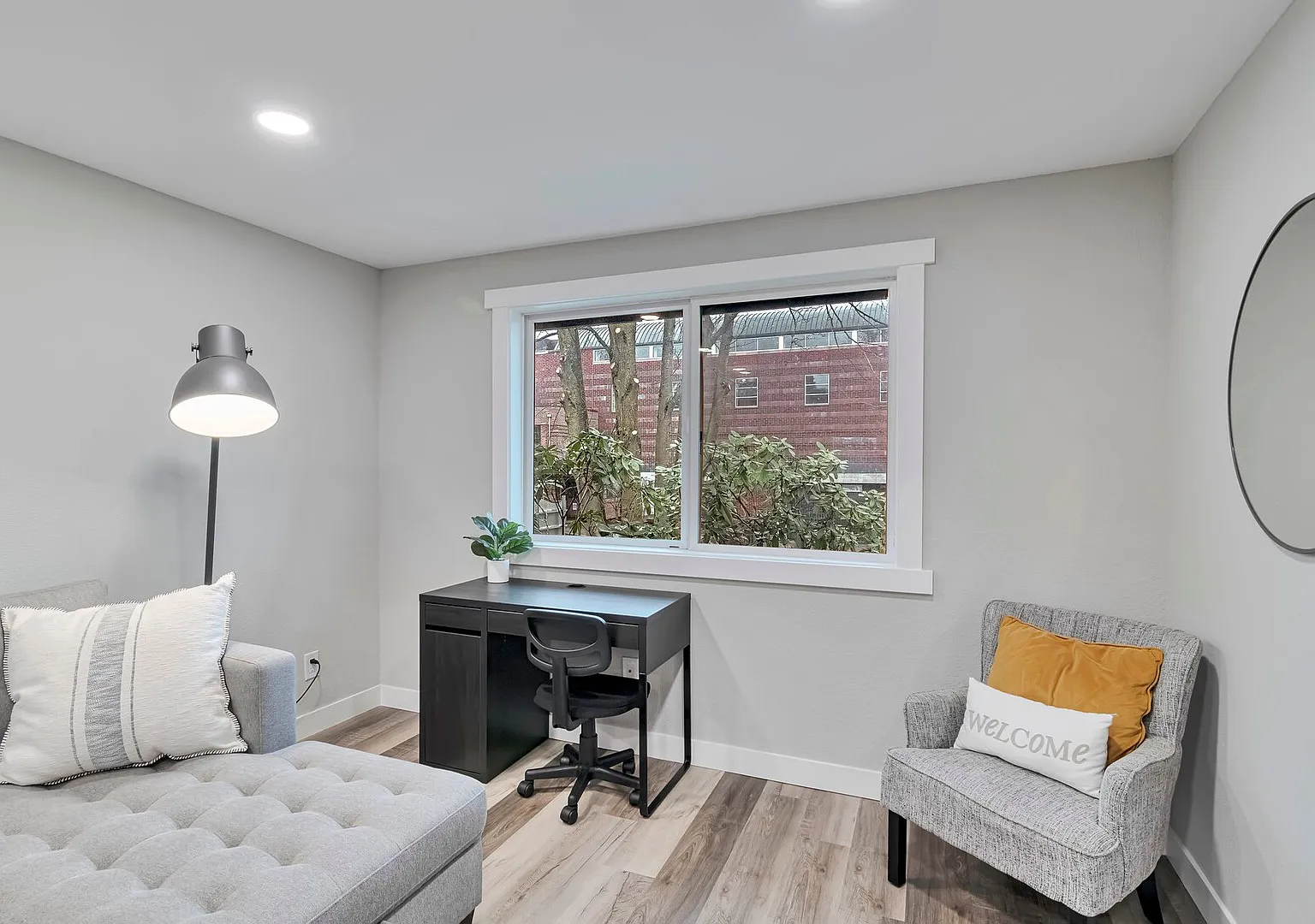 1Bed 1Bath Everett Downtown Condo — Photo 2