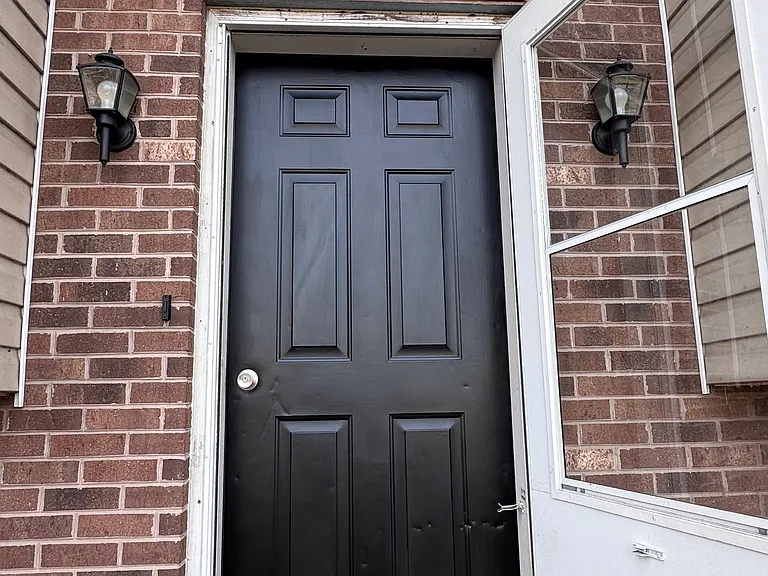 Bender Ln — Photo 1