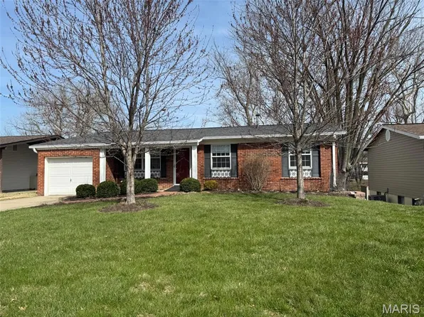 11923 Quality Ln, Maryland Heights, MO 63043