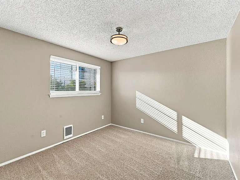 212 N J St #7 — Photo 11