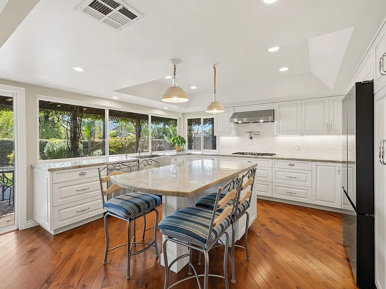 4501 Regents Ct — Photo 17