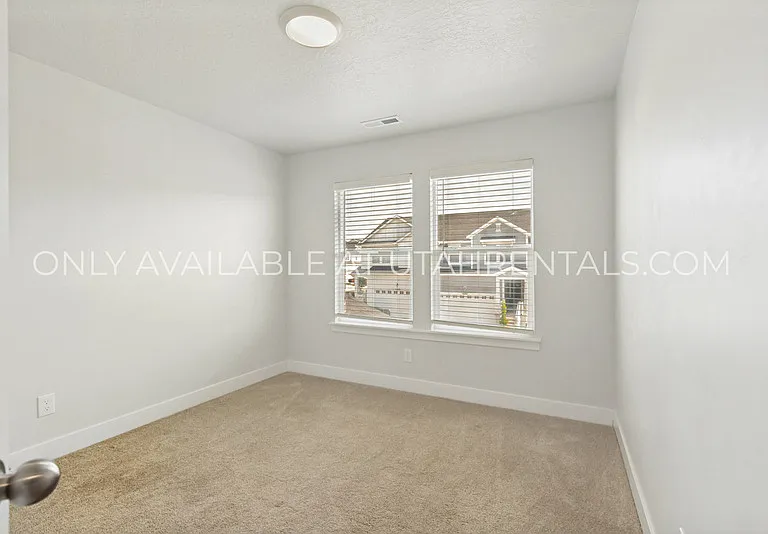 4237 W 2010 N — Photo 22