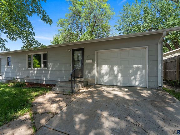 2nd image of 600 S Sneve Ave