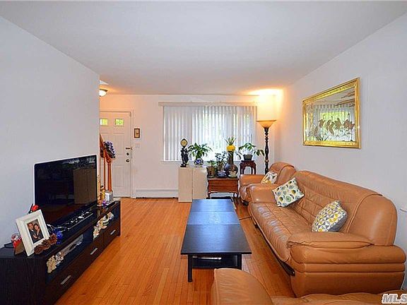 3rd image of 14 S Cherry Brook Pl