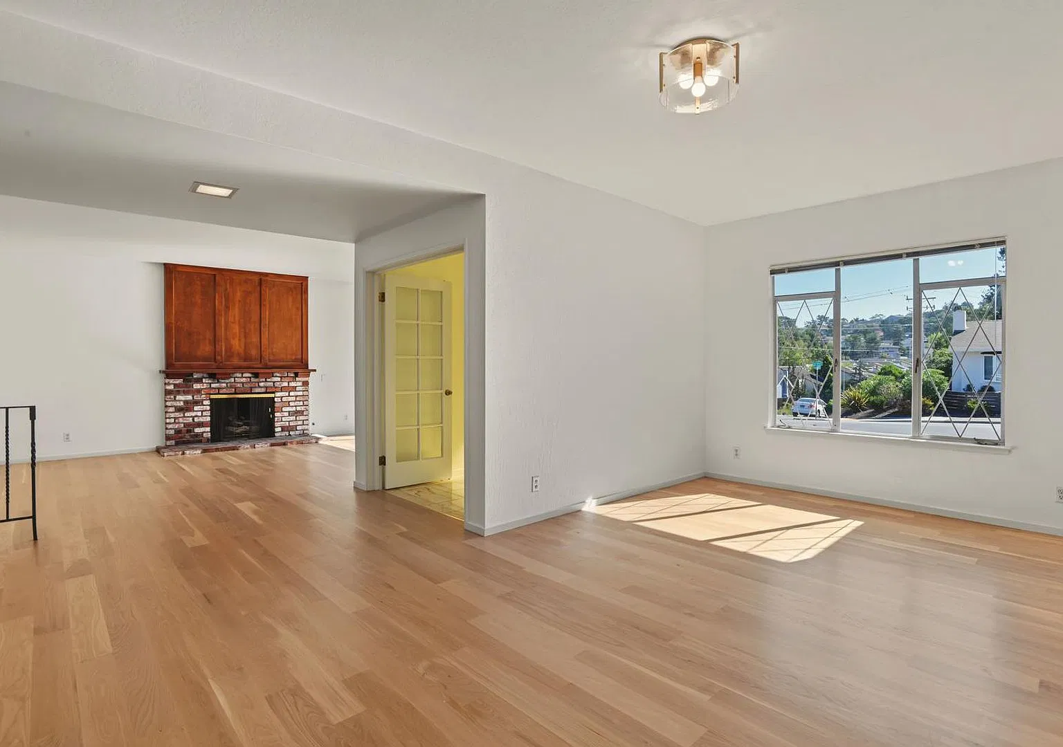 3 Bed / 2.5 Bath House with Pool! — Photo 3