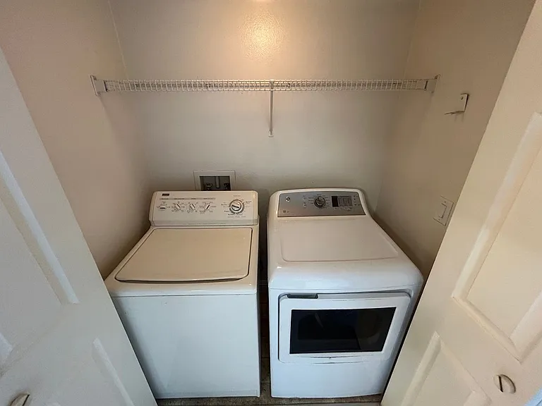 5154 S Jones Blvd #202 — Photo 16