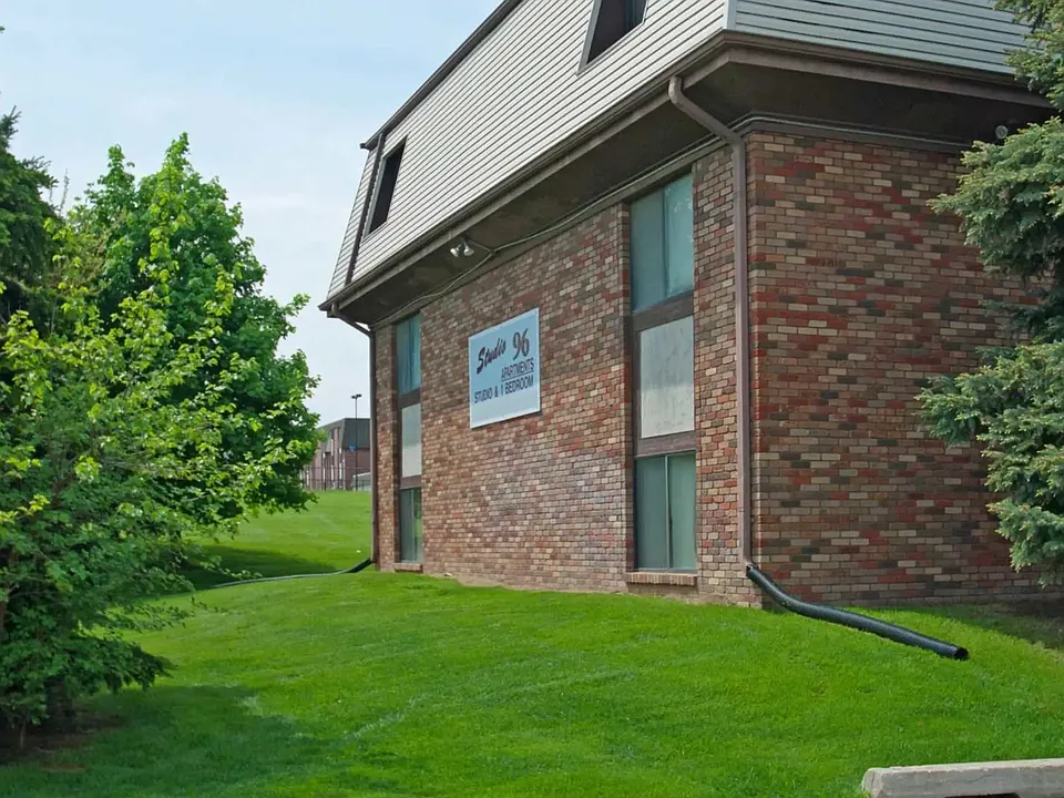 Studio 96 Apartments