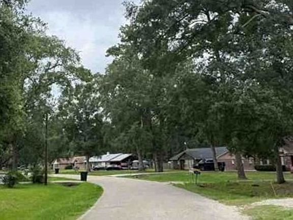 Exterior Neighborhood (street photo)