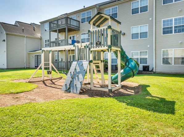 72 Forest Glen Cir #8-16