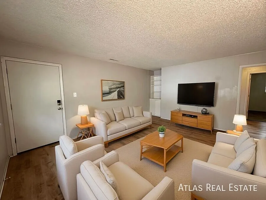 Showings Available today with Move in Special! — Photo 3