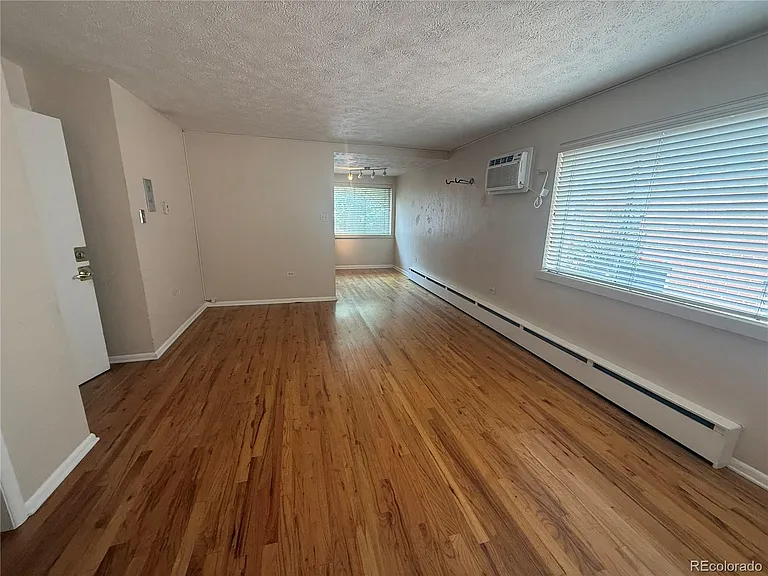 1063 N Clarkson St #8 — Photo 28