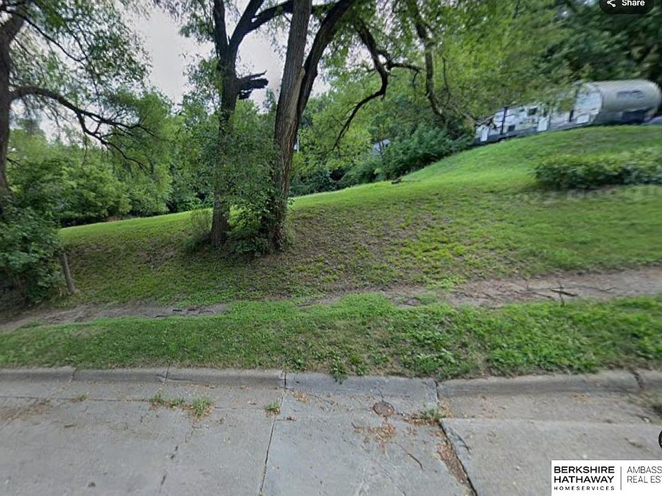 1st image of 409 Hickory St