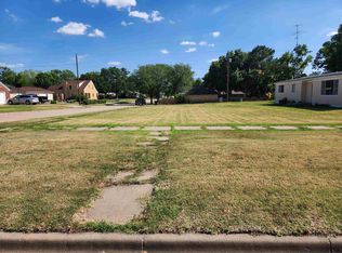 566 E 7th St, Russell, KS 67665