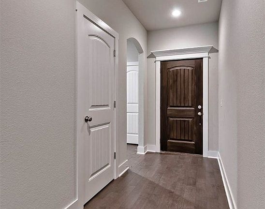 2nd image of 207 N Prairie Ln