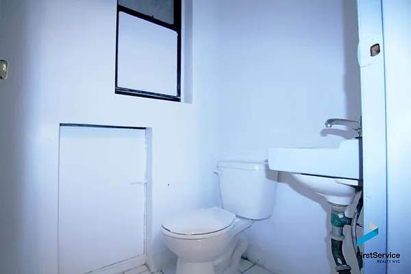 Rented by FirstService Realty (legacy) | media 5